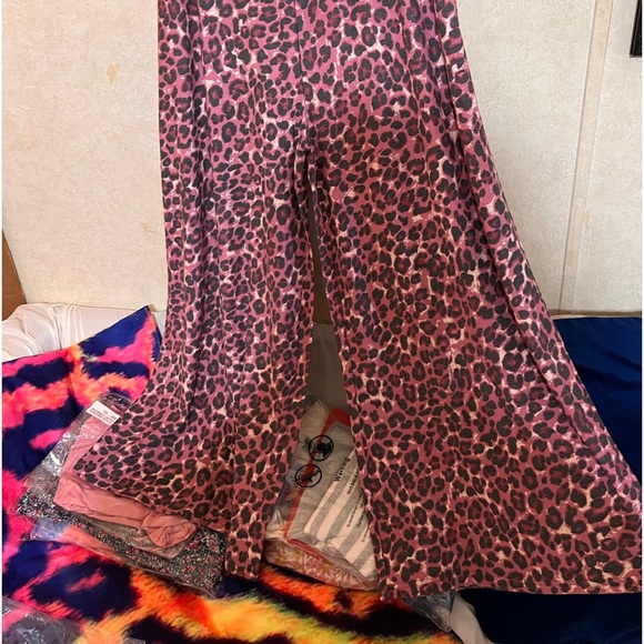 🌺 Maroon, Black and Ivory Leo pants - Picture 6 of 6